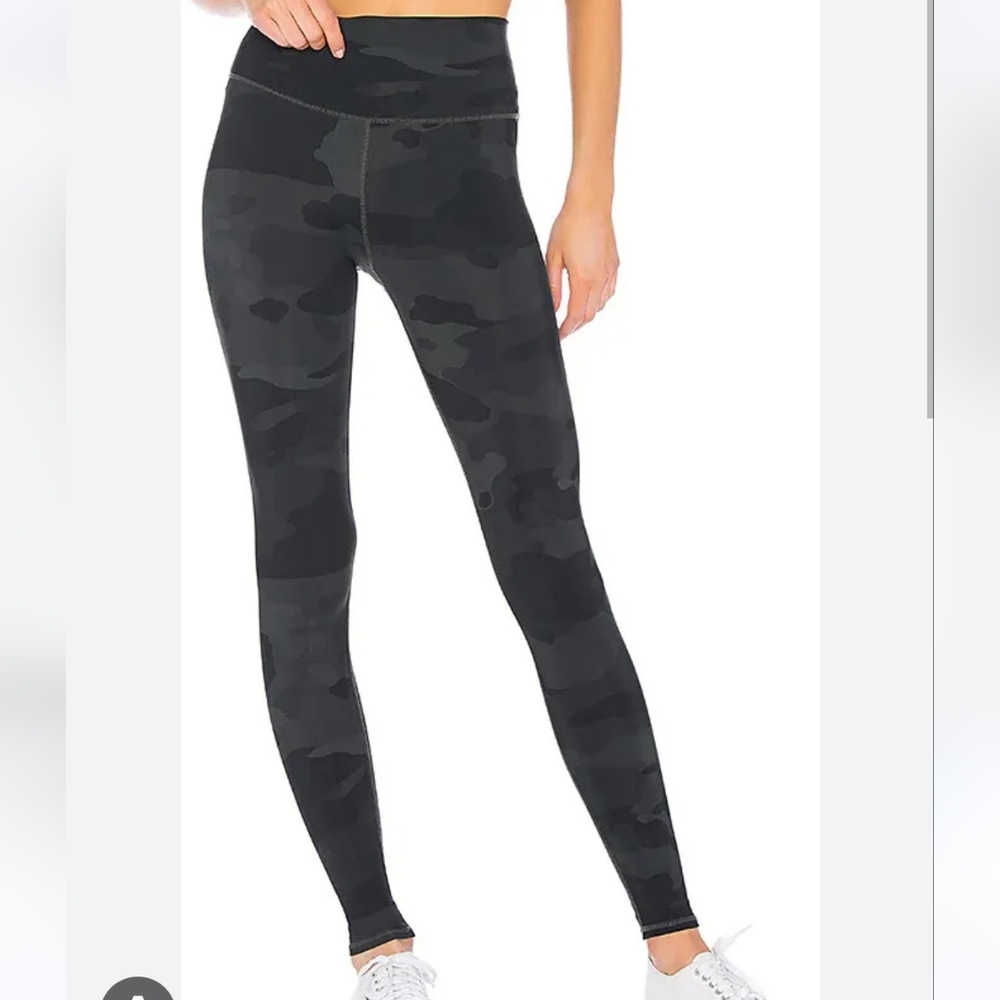 Alo camo black leggings size medium